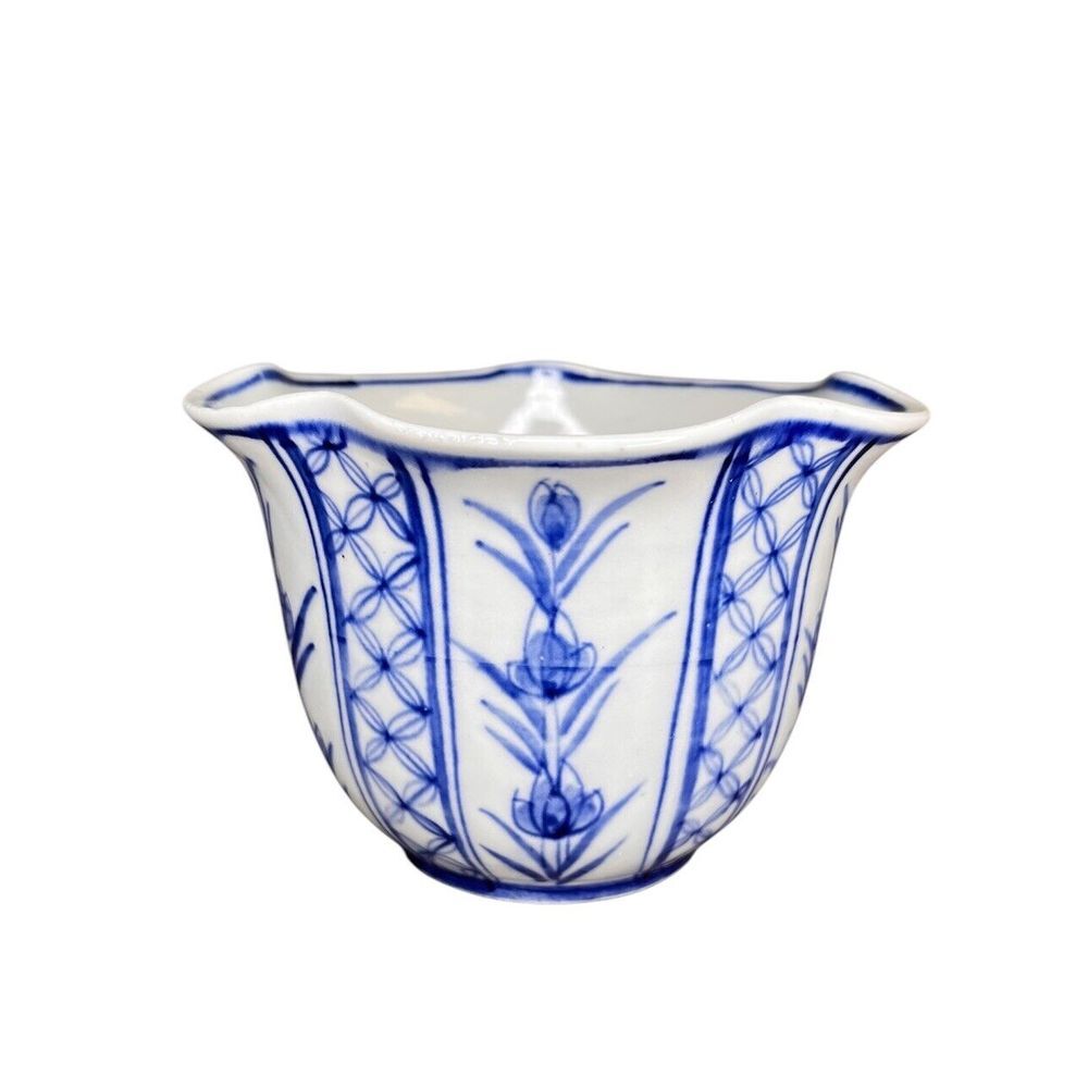Blue White Sometsuke Porcelain Planter Jardiniere Cachepot‎ Imari Floral Ruffled